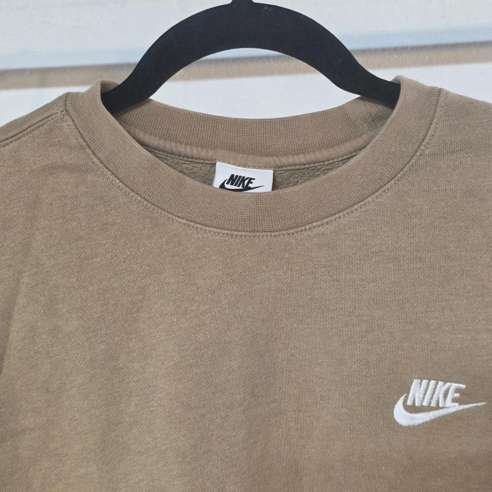 Nike Sportswear Club Fleece Crewneck Sweatshirt Khaki Tan Mens Small BV2662-247 - Picture 6 of 9